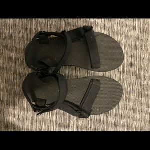 Never worn women’s Tevas black size 7